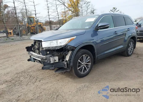 2019 Toyota Highlander Xle z USA, uszkodzony, nr VIN 5TDJZRFH4KS729422